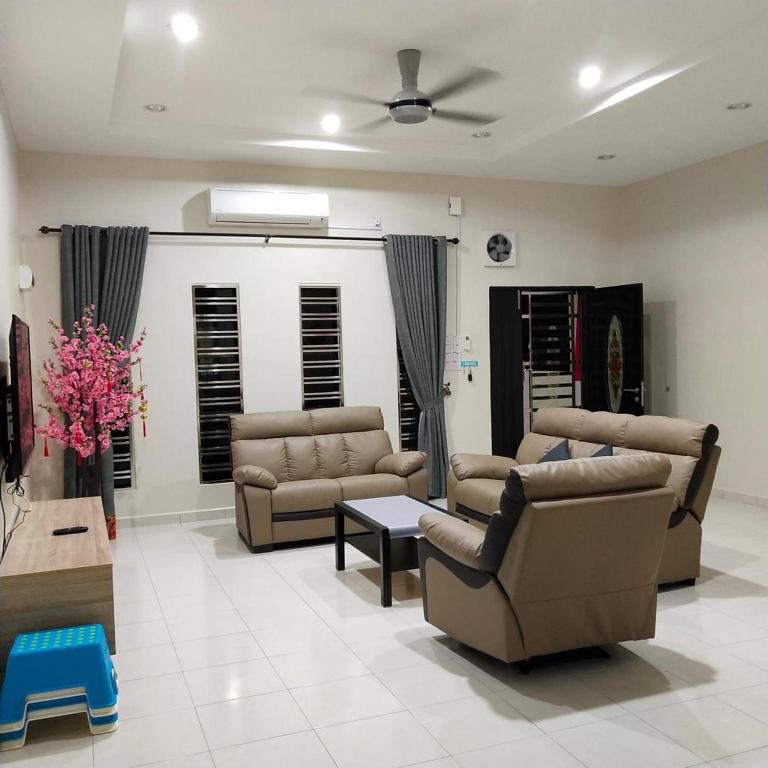 Holiday Home 93 Jalan Bunga Raya 2 1 Taman Bunga Raya 1 Sitiawan Malaysia Booking Com