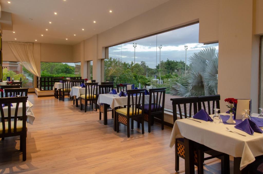 Swiss Inn Pyramids Golf Resort - 9