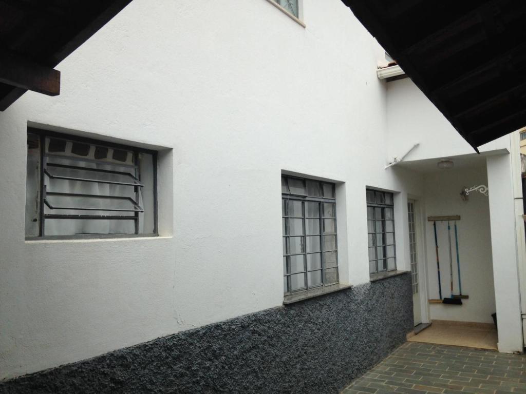  casa com piscina no centro da cidade