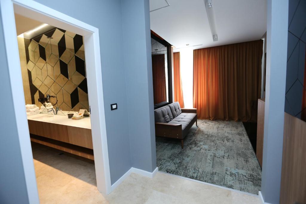 Valentino Rooms - King Studio With Sofa Bed