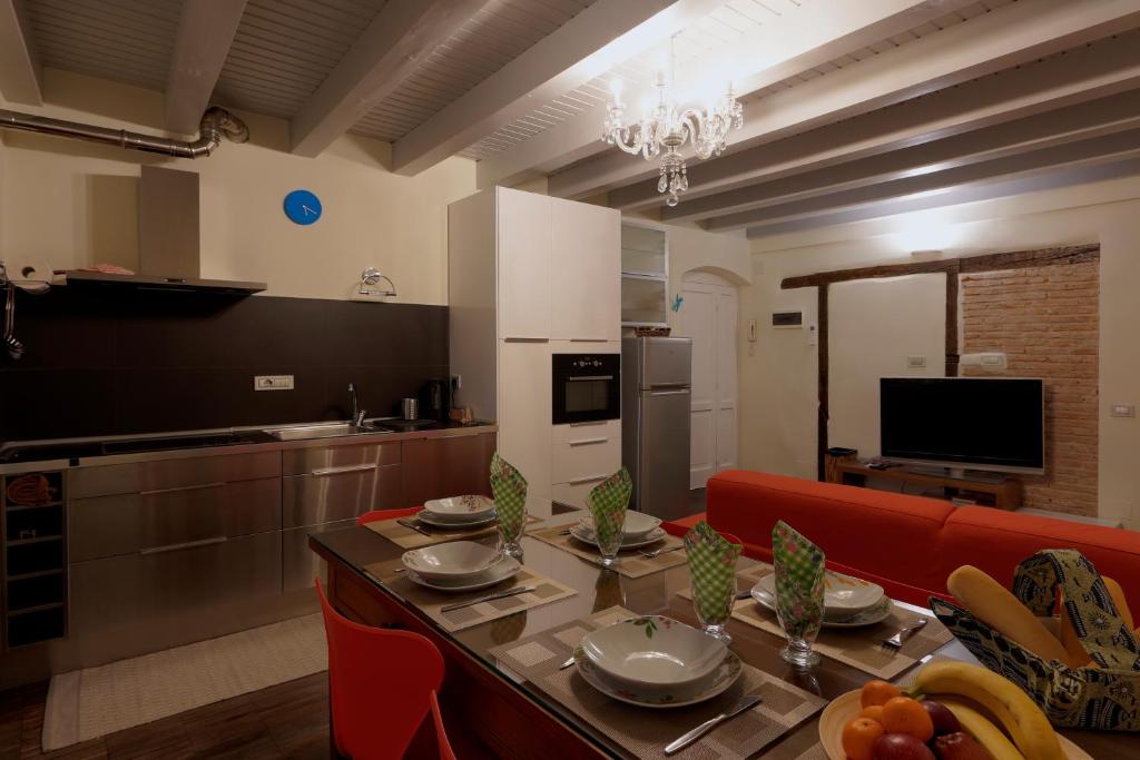 Kuchyňa alebo kuchynka v ubytovaní HOUSE 41, nuovo in borgo storico