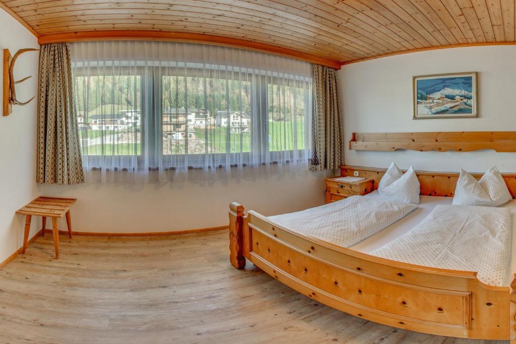 Postel nebo postele na pokoji v ubytování Ferienwohnungen Hinterholzer