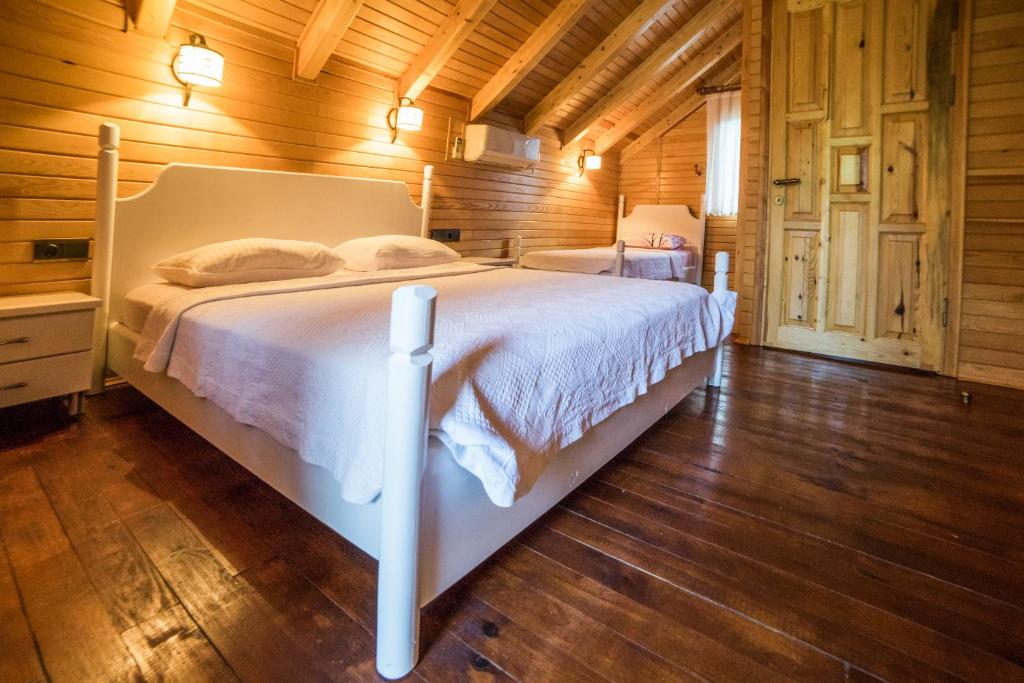 Postel nebo postele na pokoji v ubytování Nerissa Hotel