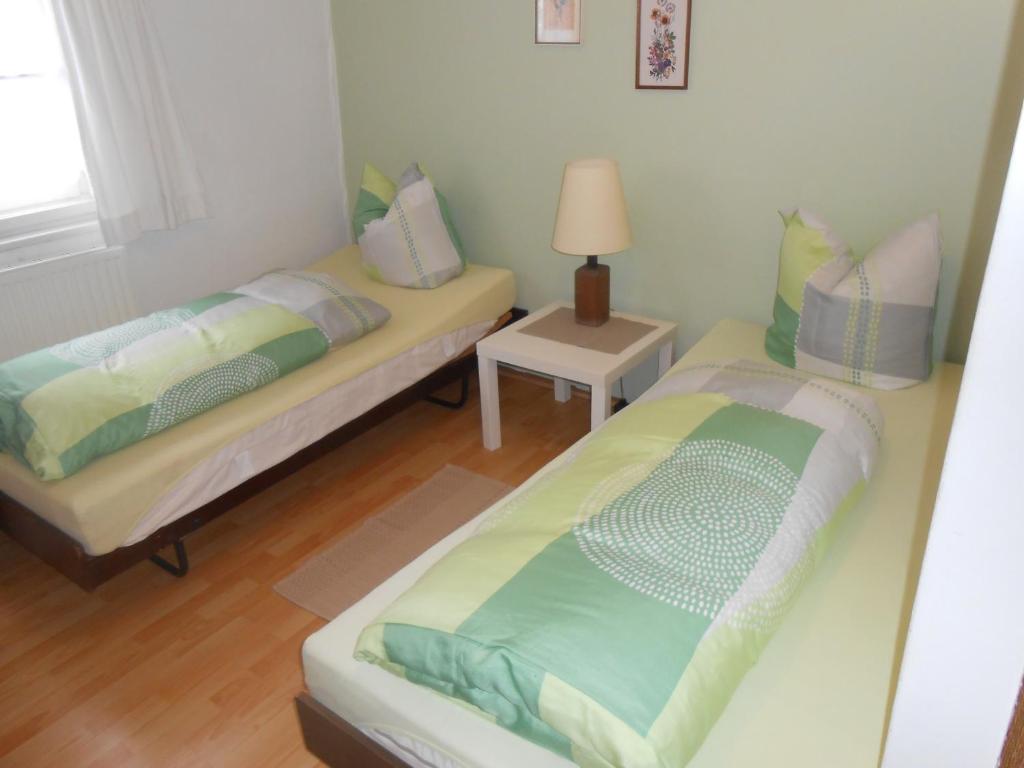 Postel nebo postele na pokoji v ubytování Landgasthof Oberlander