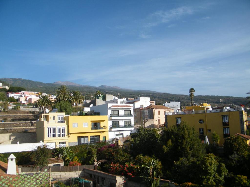 A general mountain view or a mountain view taken from Az apartmant