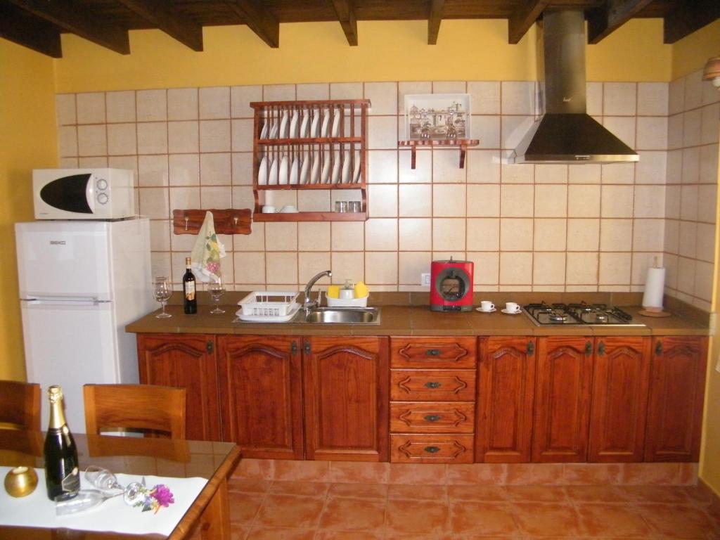 A kitchen or kitchenette at Casa Rural San Francisco