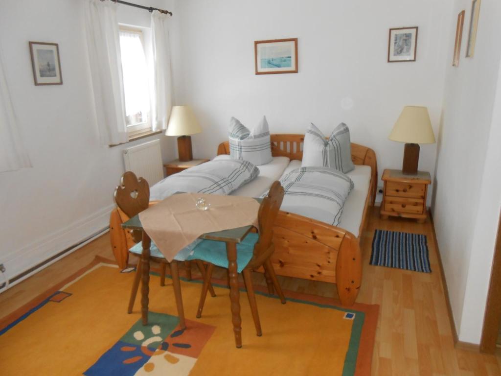 Postel nebo postele na pokoji v ubytování Landgasthof Oberlander