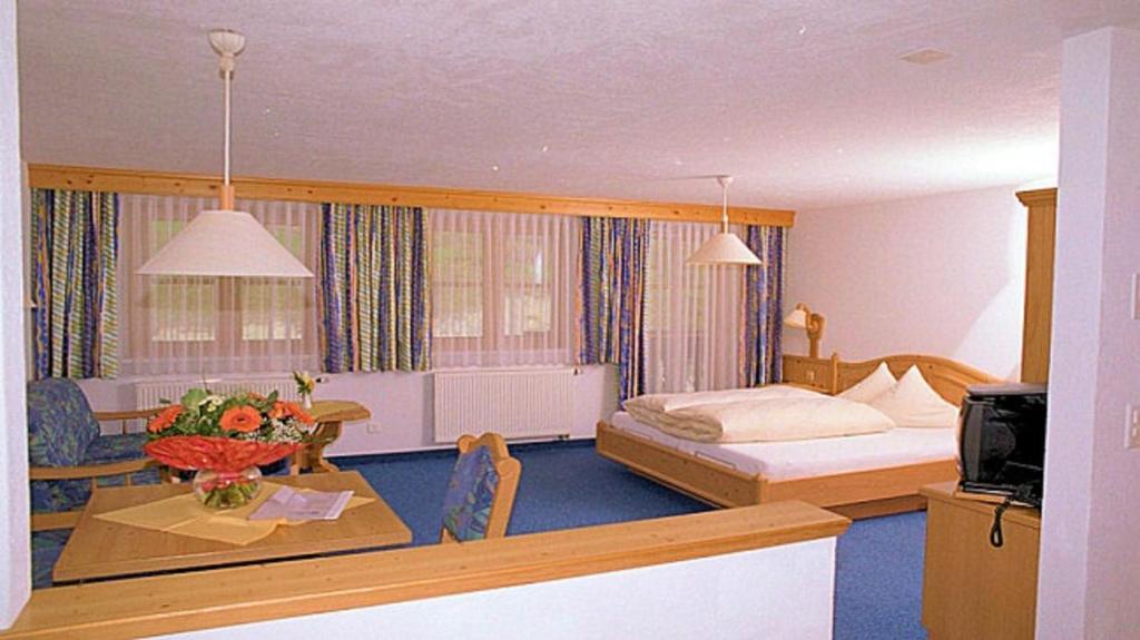Postel nebo postele na pokoji v ubytování Hotel Camona & Apart Walserhof