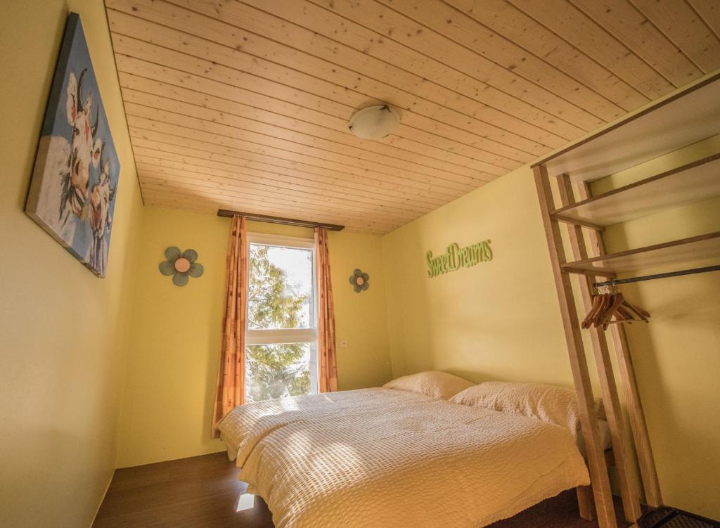 Postel nebo postele na pokoji v ubytování Schutzenbach Backpackers For Adults 18-34