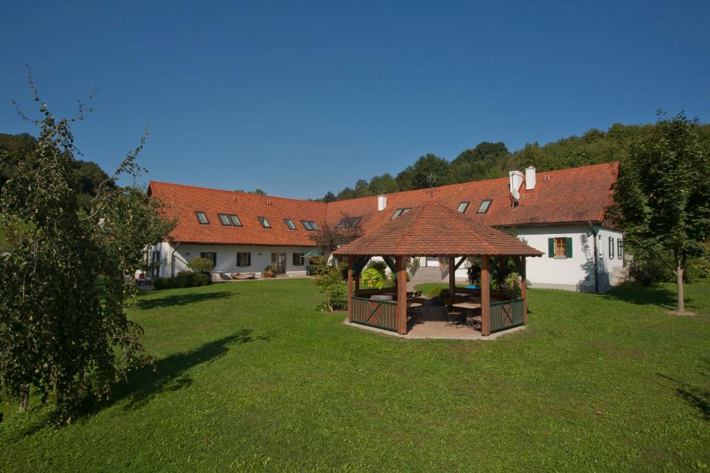 Budova, v ktorej sa farma nachádza