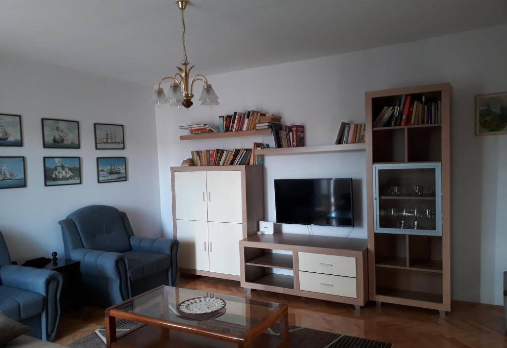 Knižnica v apartmáne