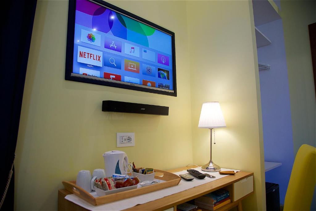 イル ジアルディーノ セグレトにあるテレビまたはエンターテインメントセンター