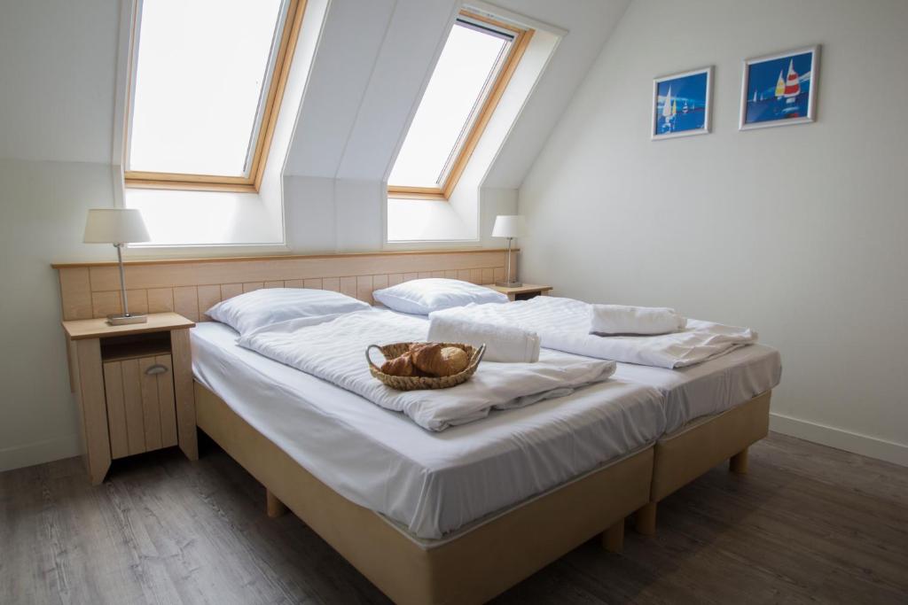 Postel nebo postele na pokoji v ubytování Résidence Terschelling