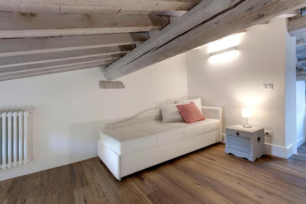 Łóżko lub łóżka w pokoju w obiekcie Mattonaia Apartment by Mamo Florence