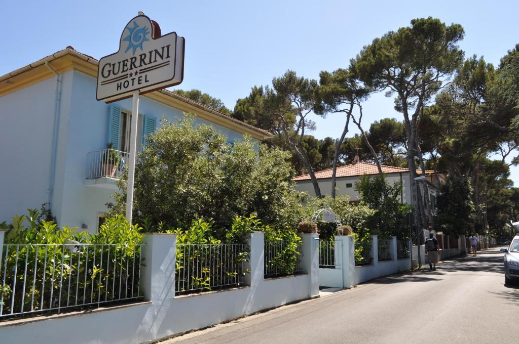 a sign for a villa on the side of a street at Guerrini Hotel in Castiglioncello
