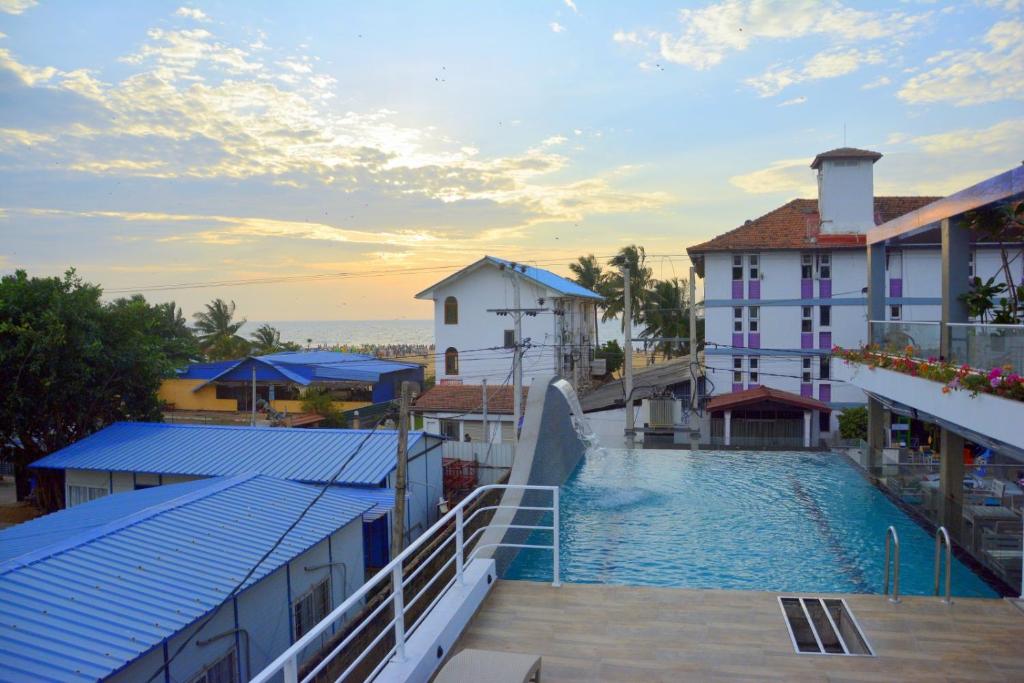 Bazén v ubytování Beach Corridor Hotel & Spa with Free Airport shuttle nebo v jeho okolí