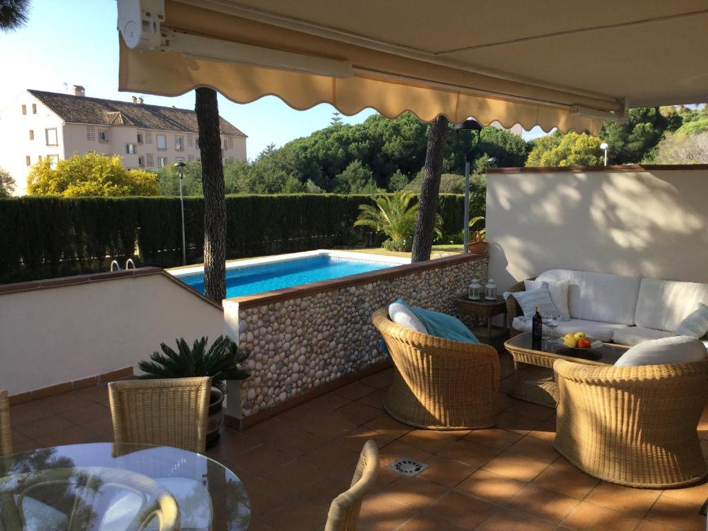 Very nice family apartment, direct pool access