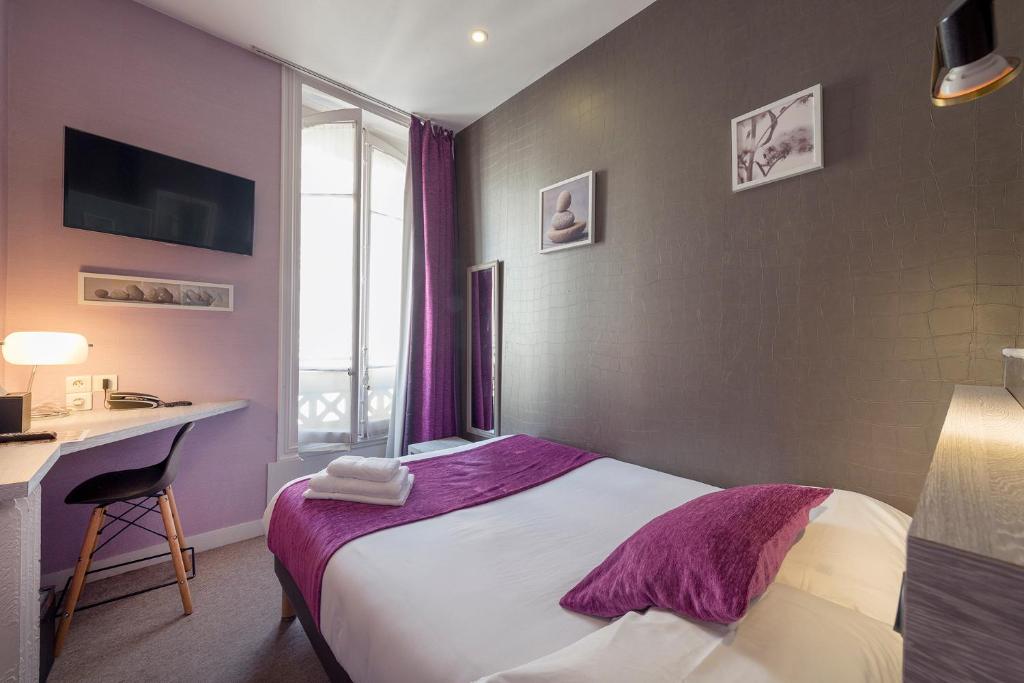 Postel nebo postele na pokoji v ubytování Hotel de Paris