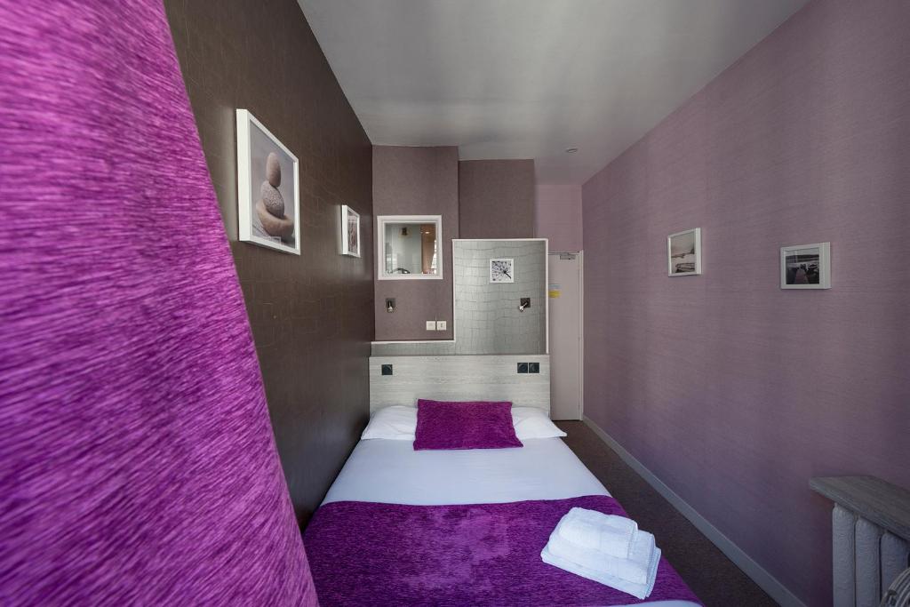 Postel nebo postele na pokoji v ubytování Hotel de Paris