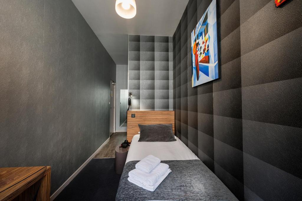 Postel nebo postele na pokoji v ubytování Hotel de Paris
