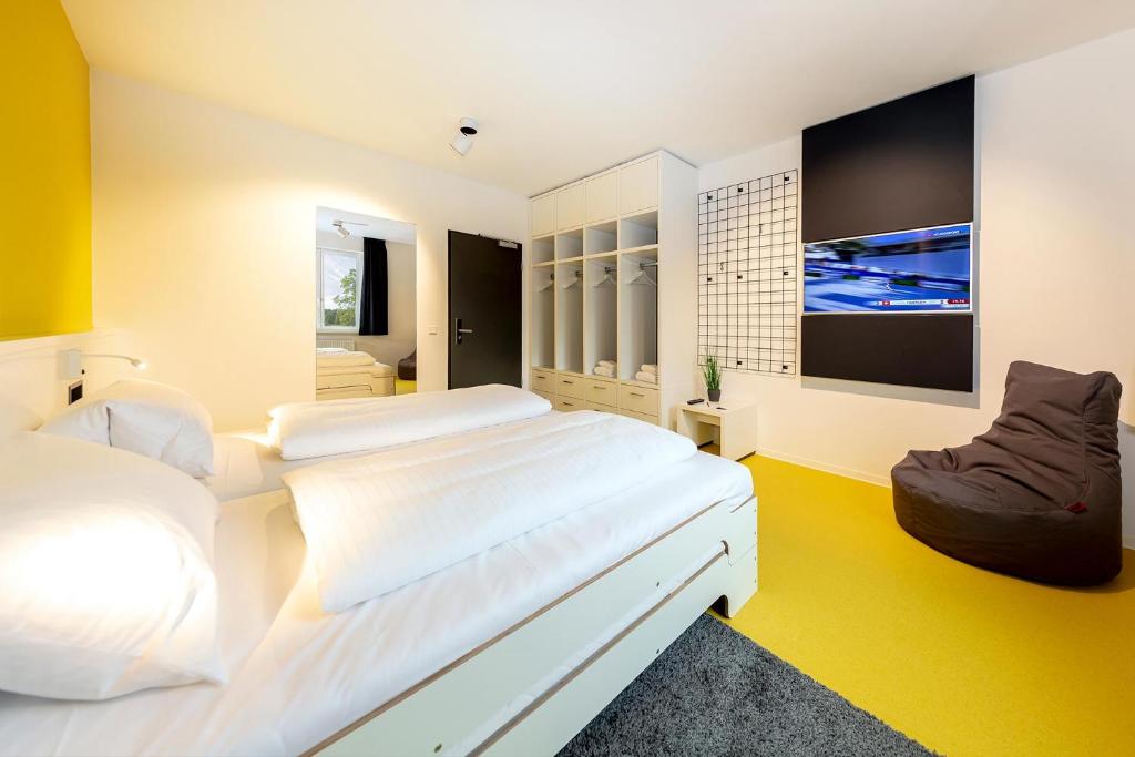 Hotel Athletik Kiel - Twin Room With Shared Bathroom