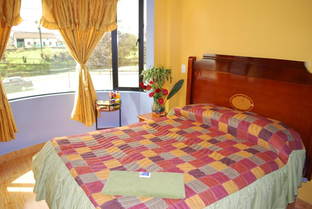 Postel nebo postele na pokoji v ubytování Hotel Gran Quitumbe