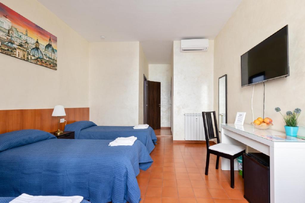 Televízia a/alebo spoločenská miestnosť v ubytovaní Roma Enrico Guesthouse