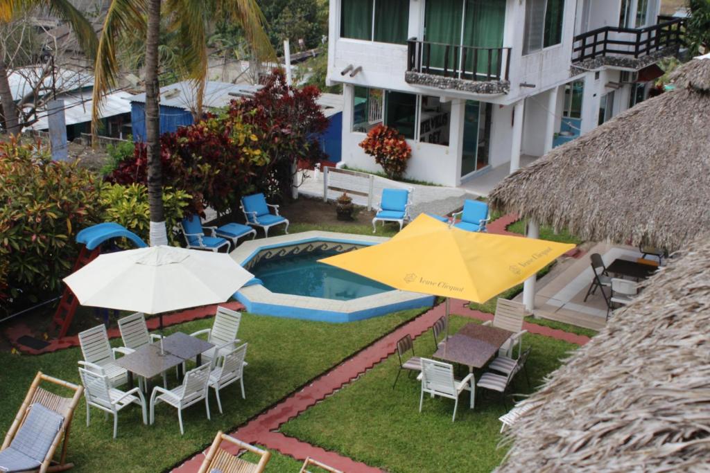 Bazén v ubytování Hotel Villas del Rey nebo v jeho okolí