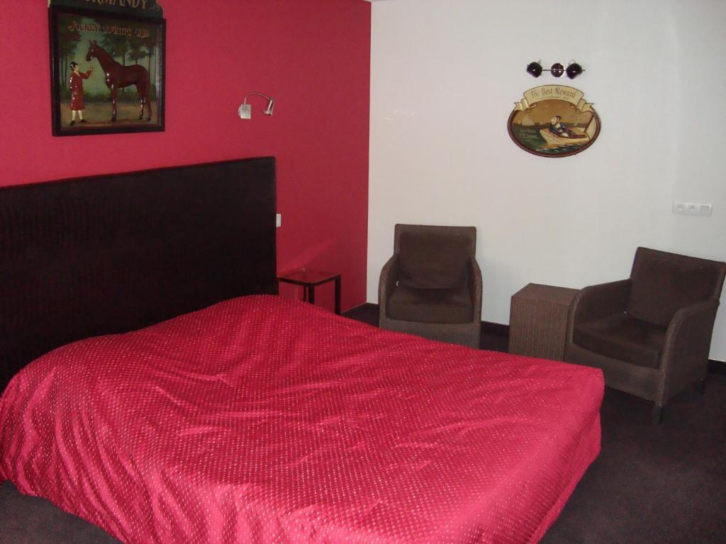 Postel nebo postele na pokoji v ubytování Hôtel de La Croix d'Or