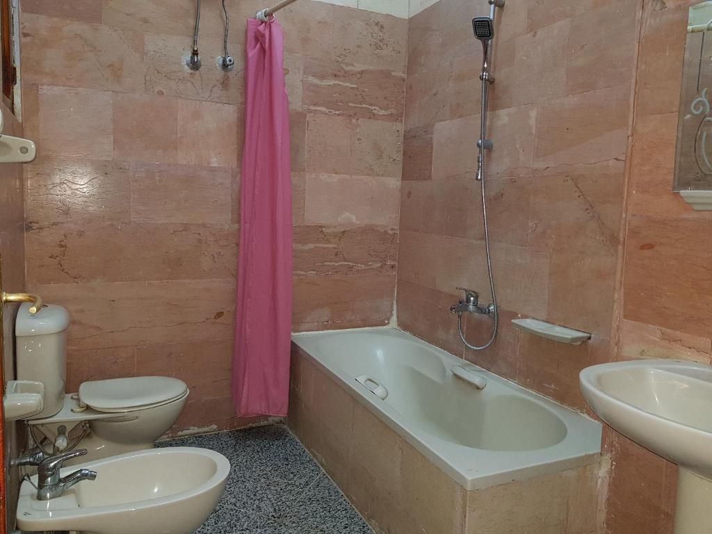 A bathroom at Nile Sunrise Flats