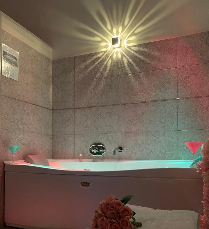 Koupelna v ubytování ManfredoniaJacuzzi