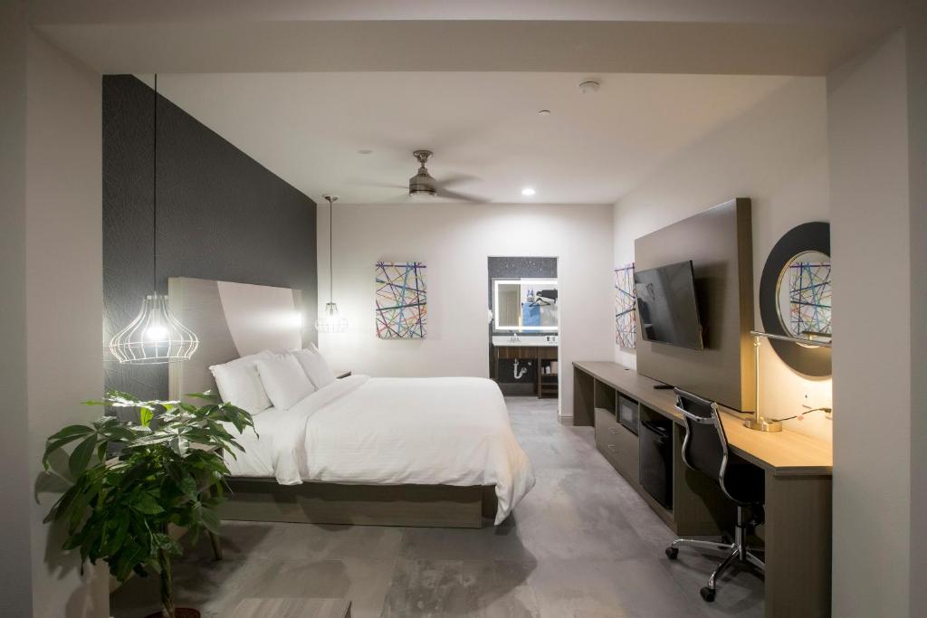 House Hotel - 