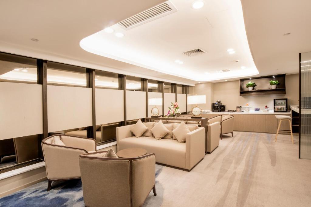 TV a/nebo společenská místnost v ubytování Jin Jiang Pine City Hotel