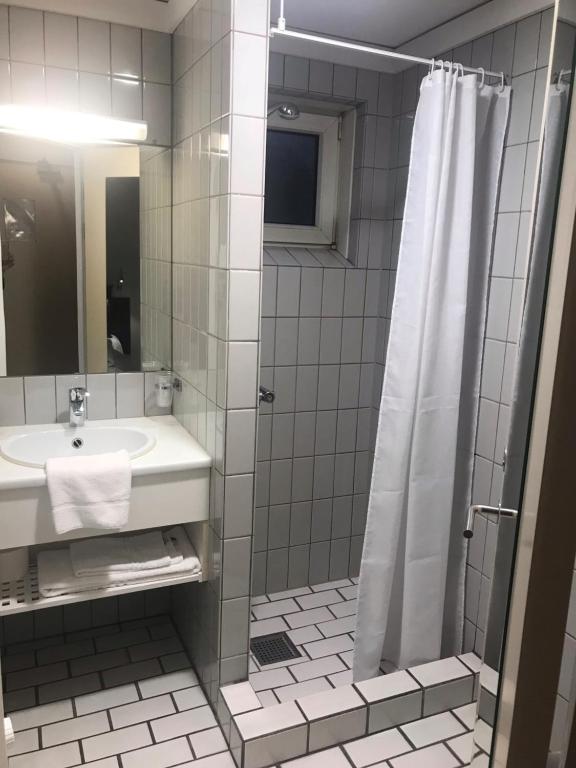 Koupelna v ubytování City Hotel Nattergalen
