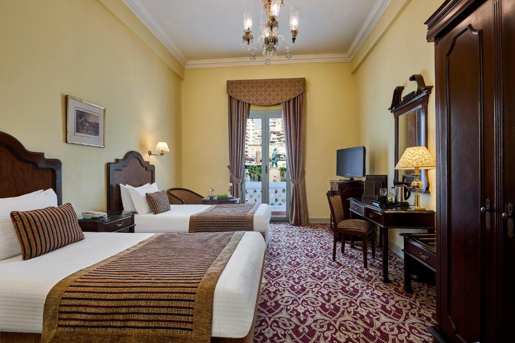 Postel nebo postele na pokoji v ubytování Steigenberger Cecil Hotel Alexandria