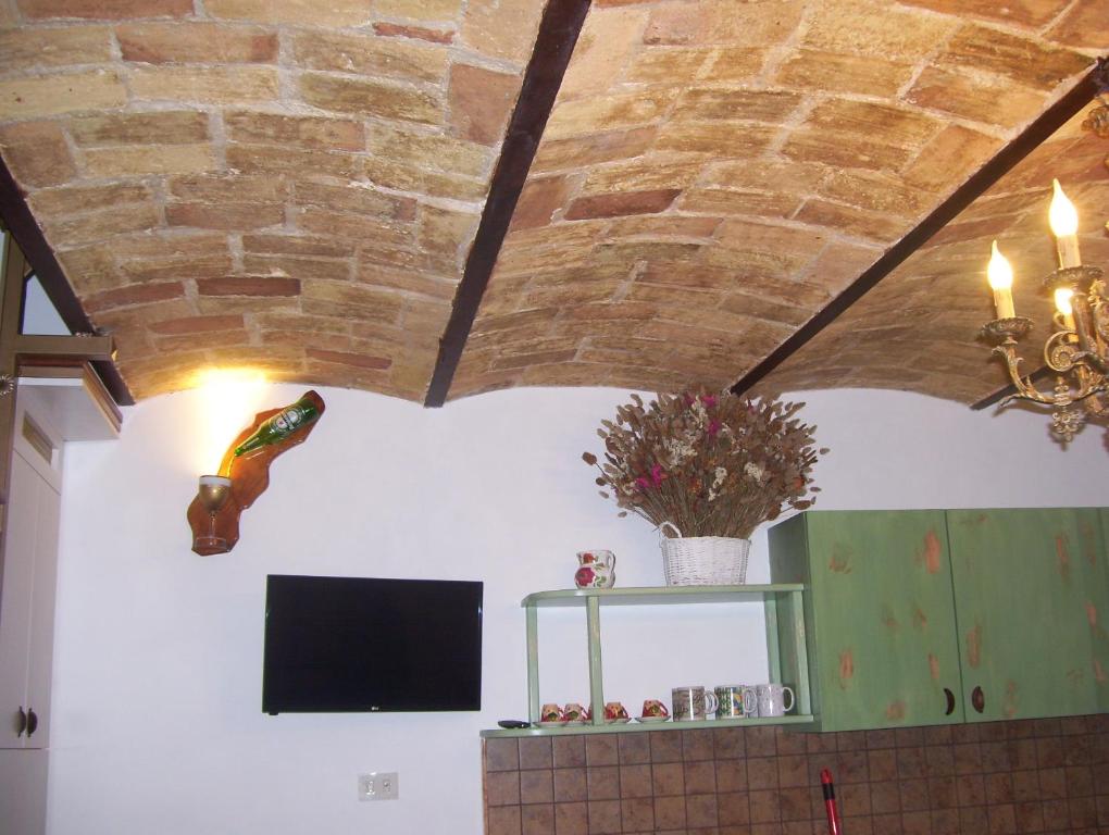 TV a/nebo společenská místnost v ubytování LITTLE TOWER