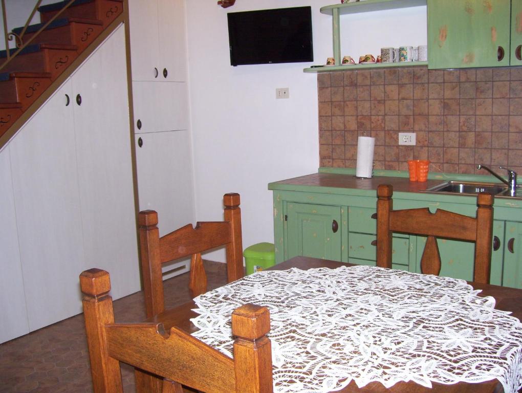 TV a/nebo společenská místnost v ubytování LITTLE TOWER