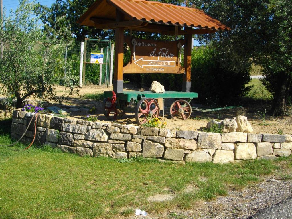 A garden outside Agriturismo Il Falco
