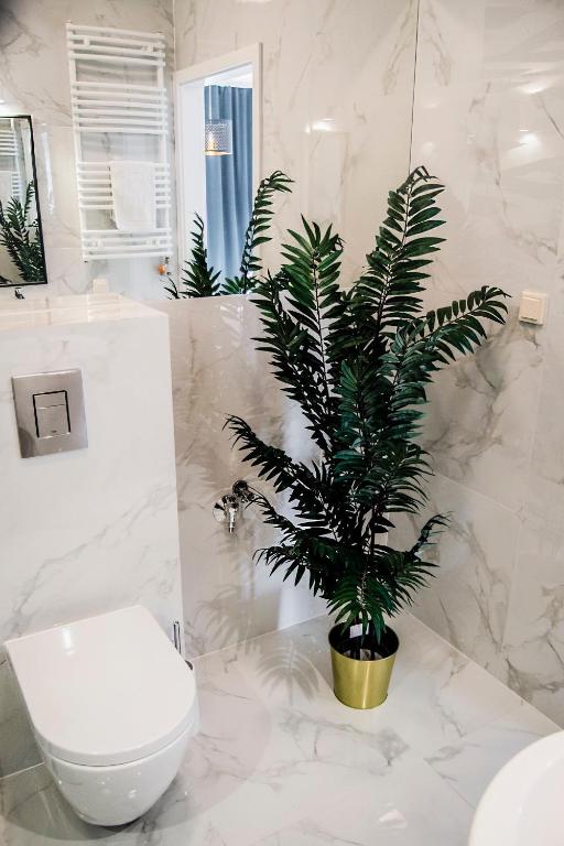 Kúpeľňa v ubytovaní Apartamenty Rakowicka WAWELOFTS