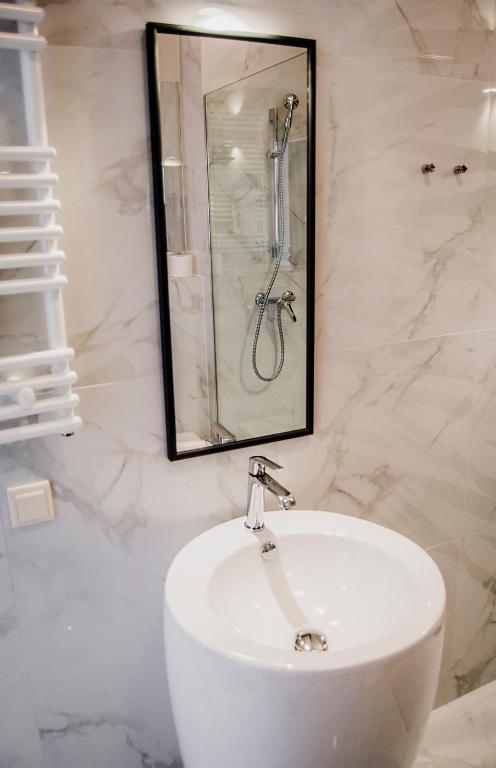 Kúpeľňa v ubytovaní Apartamenty Rakowicka WAWELOFTS