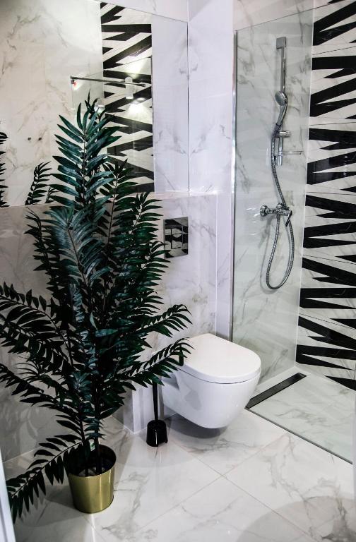 Kúpeľňa v ubytovaní Apartamenty Rakowicka WAWELOFTS