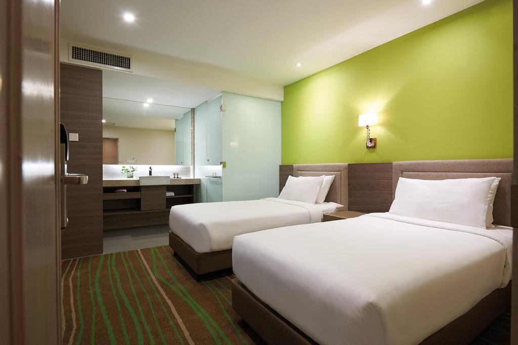 Postel nebo postele na pokoji v ubytování Cosmo Hotel Kuala Lumpur