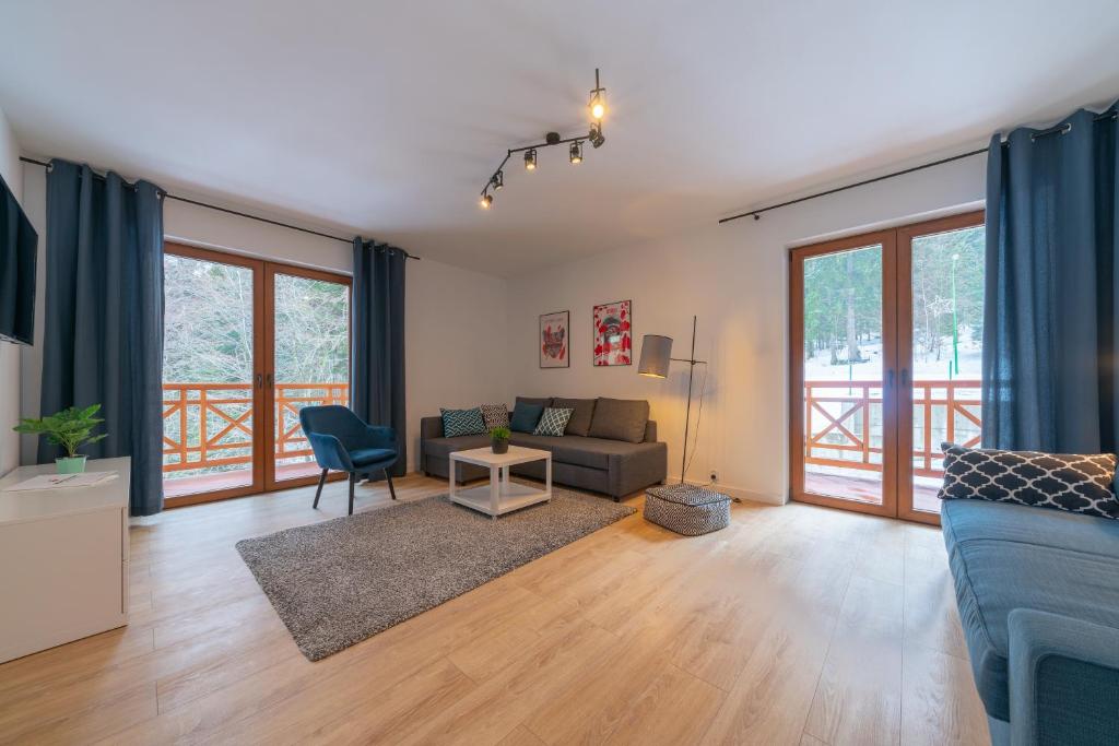Część wypoczynkowa w obiekcie RentPlanet - Apartamenty Szrenica