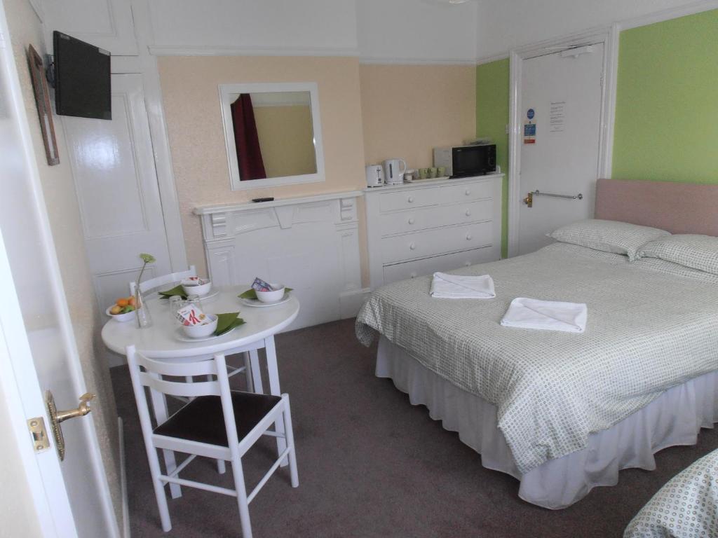 Brunton House Guest House - Family Room