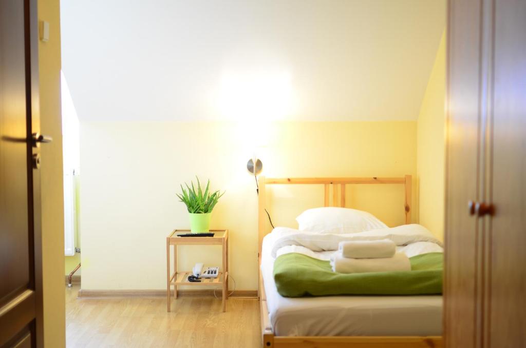 Postel nebo postele na pokoji v ubytování WenderEDU Business Center