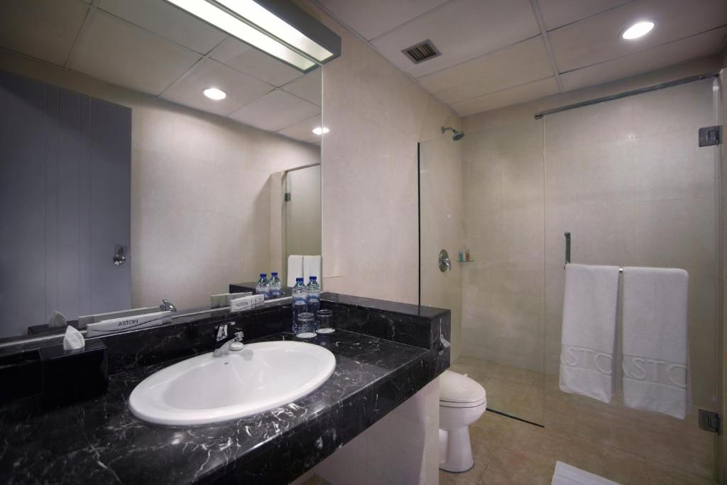 Koupelna v ubytování Royal Palm Hotel & Conference Center Cengkareng