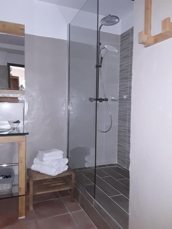 Een badkamer bij Mas de l'ile