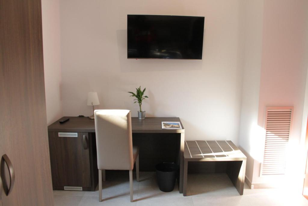 TV a/nebo společenská místnost v ubytování EasyRoom Frosinone - Casello Autostradale