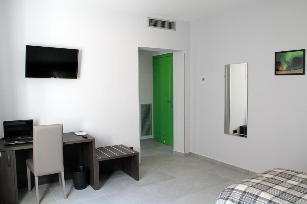 TV a/nebo společenská místnost v ubytování EasyRoom Frosinone - Casello Autostradale