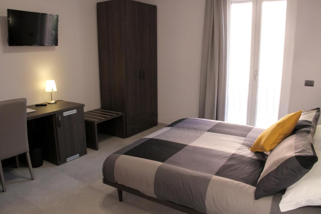 Postel nebo postele na pokoji v ubytování EasyRoom Frosinone - Casello Autostradale